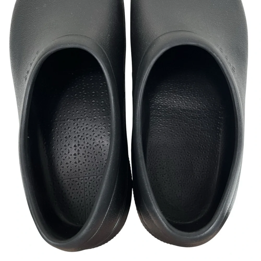 Crocs | Men 11 | Black On The Clock‎ Slip Resistant Work Slip-On Clog Shoes